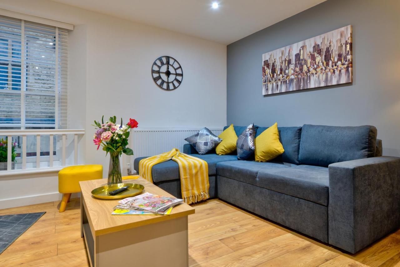 Central Stamford Retreat - Stylish 2-Bed Apartment & Parking Kültér fotó