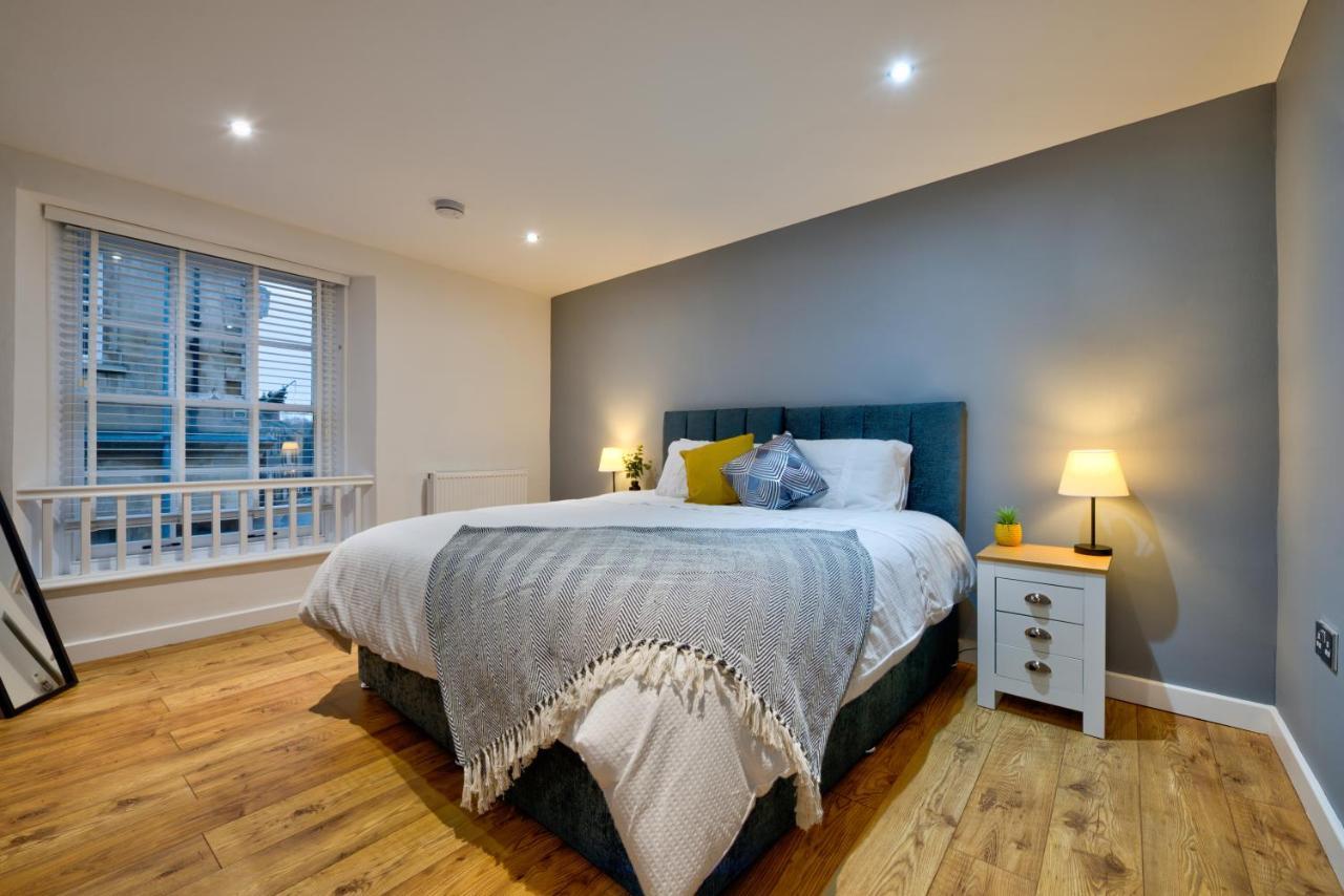 Central Stamford Retreat - Stylish 2-Bed Apartment & Parking Kültér fotó