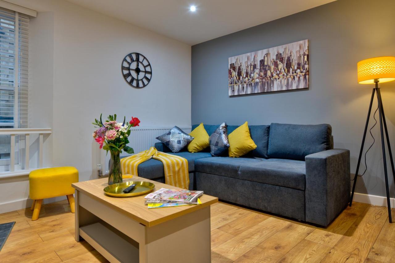 Central Stamford Retreat - Stylish 2-Bed Apartment & Parking Kültér fotó
